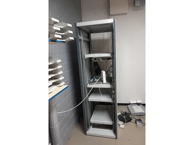 Metalen serverkast - afbeelding 3 van  4