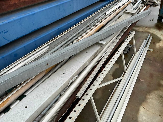 Metalen staander en h-profielen (2x) - afbeelding 8 van  10