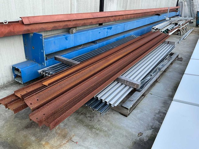 Metalen staander en h-profielen (2x) - afbeelding 10 van  10