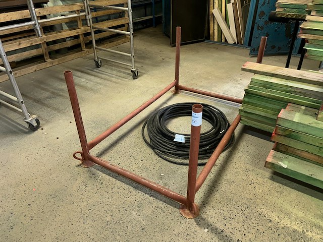 Metalen stapel pallet - afbeelding 1 van  4