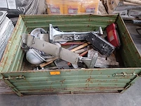Metalen stapelbak + inhoud