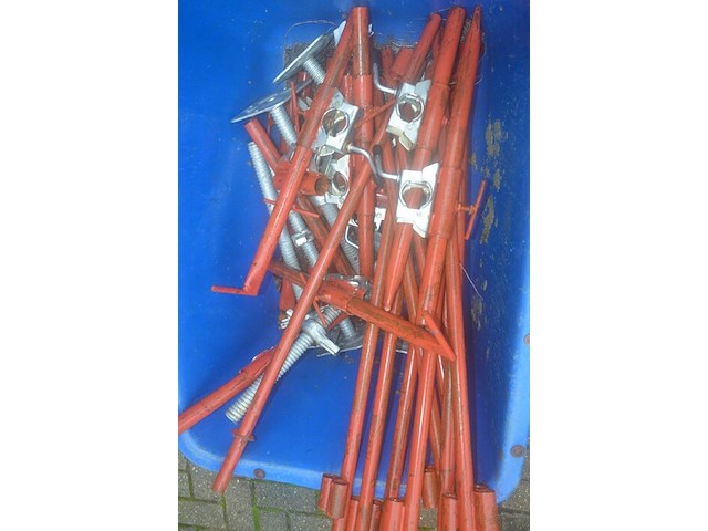 Metalen stelling bestaande uit pvc bak met hulpstukken en onderdelen, 3 loopplatforms, 18 stelling elementen (1) - afbeelding 3 van  10