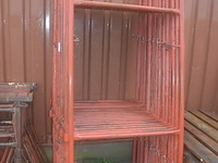 Metalen stelling bestaande uit pvc bak met hulpstukken en onderdelen, 3 loopplatforms, 18 stelling elementen (1) - afbeelding 4 van  10