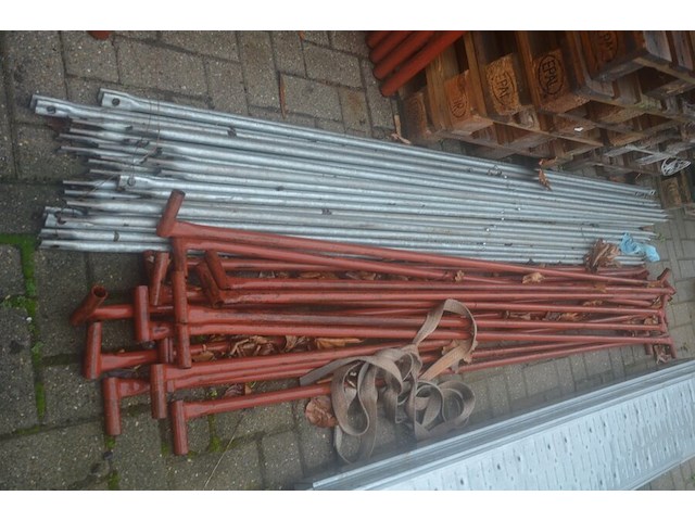 Metalen stelling bestaande uit pvc bak met hulpstukken en onderdelen, 3 loopplatforms, 18 stelling elementen (1) - afbeelding 10 van  10