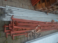 Metalen stelling bestaande uit pvc bak met hulpstukken en onderdelen, 3 loopplatforms, 18 stelling elementen (1) - afbeelding 10 van  10
