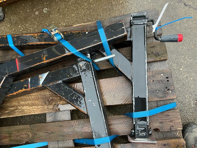 Metalen steun voeten (3x) - afbeelding 1 van  1