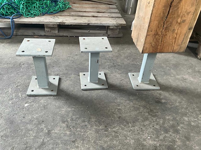 Metalen steunen (3x) - afbeelding 1 van  3