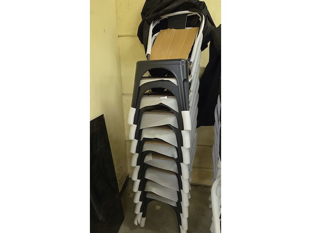 Metalen stoelen, nieuw - afbeelding 1 van  2