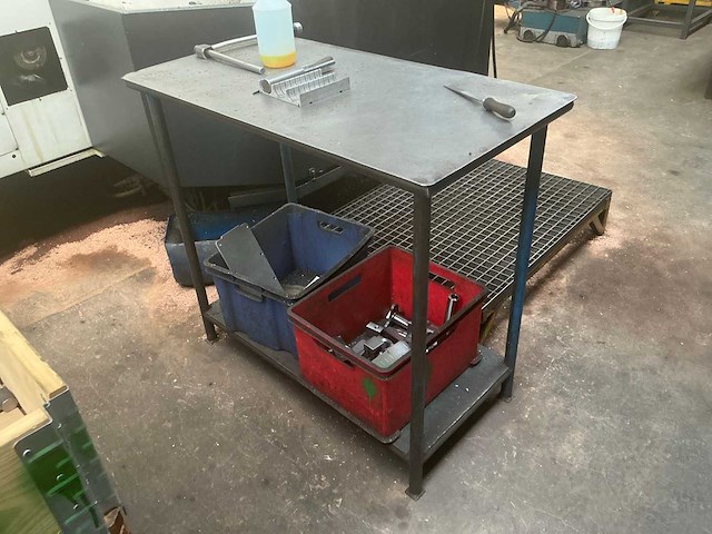 Metalen tafel (2x) - afbeelding 1 van  1