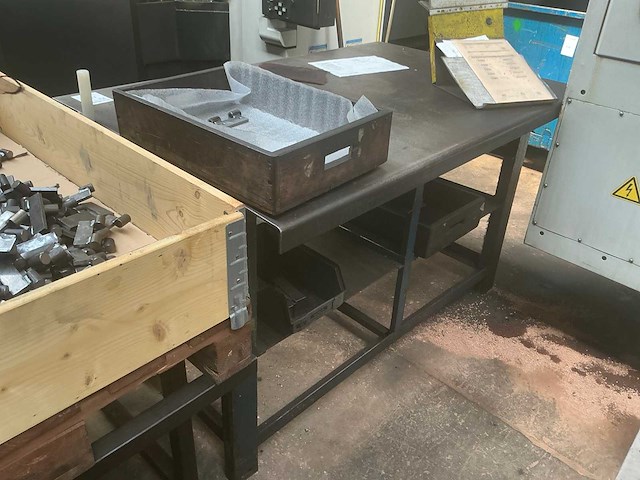 Metalen tafel (2x) - afbeelding 2 van  4