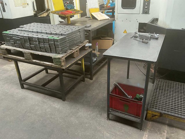 Metalen tafel (3x) - afbeelding 1 van  11