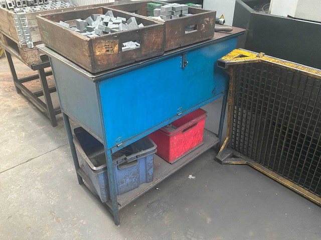 Metalen tafel (3x) - afbeelding 2 van  6