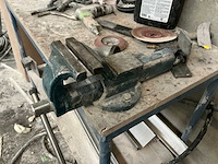 Metalen tafel met bankschroef - afbeelding 3 van  3