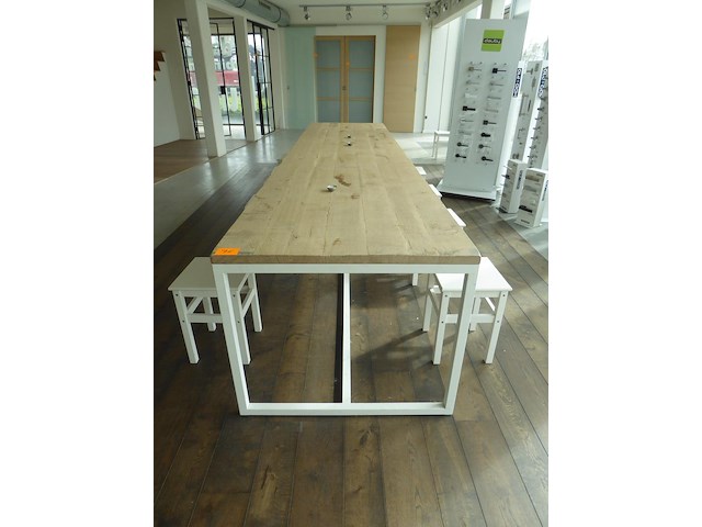 Metalen tafel met houten blad - afbeelding 1 van  4