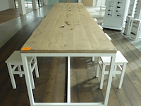Metalen tafel met houten blad - afbeelding 1 van  4