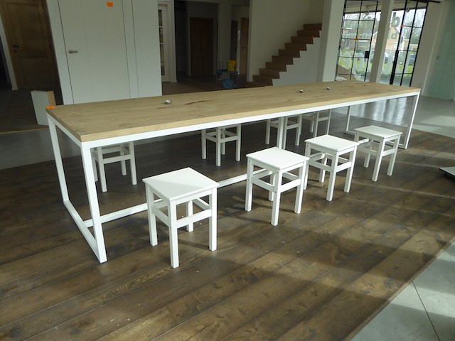 Metalen tafel met houten blad - afbeelding 2 van  4