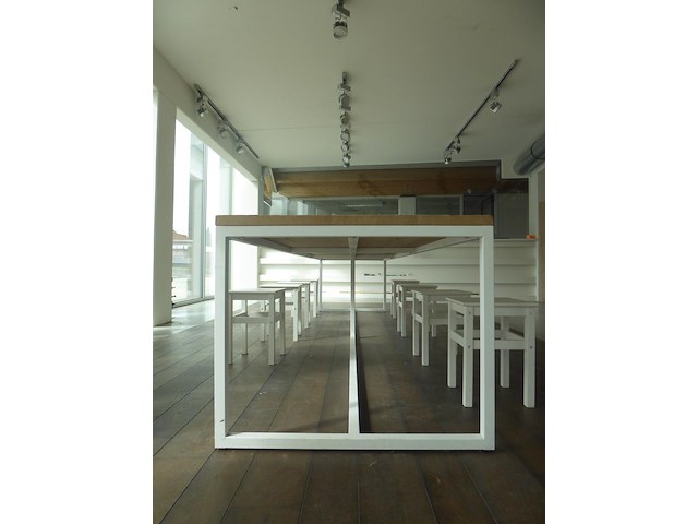 Metalen tafel met houten blad - afbeelding 3 van  4