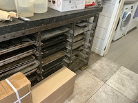 Metalen tafel met natuurstenen werkblad - afbeelding 1 van  3