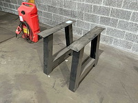Metalen tafel onderstel