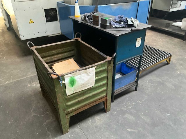 Metalen tafel - afbeelding 2 van  6