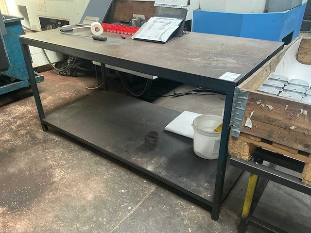 Metalen tafel - afbeelding 3 van  6