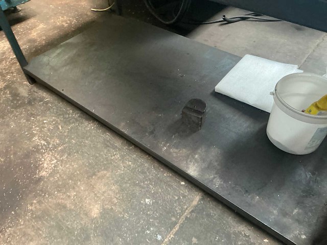 Metalen tafel - afbeelding 5 van  6
