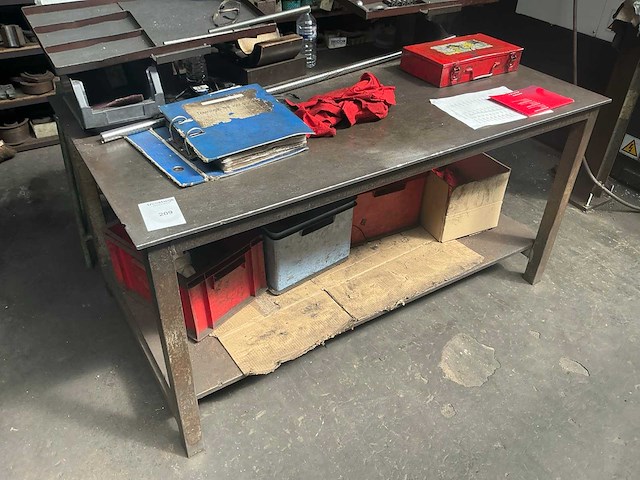 Metalen tafel - afbeelding 2 van  5