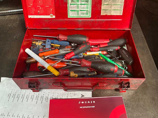 Metalen tafel - afbeelding 5 van  5