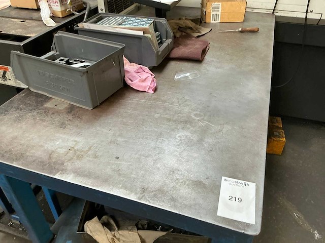 Metalen tafel - afbeelding 3 van  4