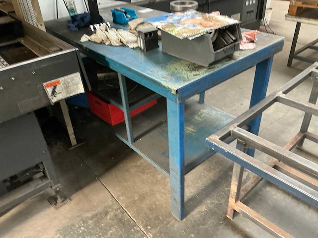 Metalen tafel - afbeelding 3 van  4