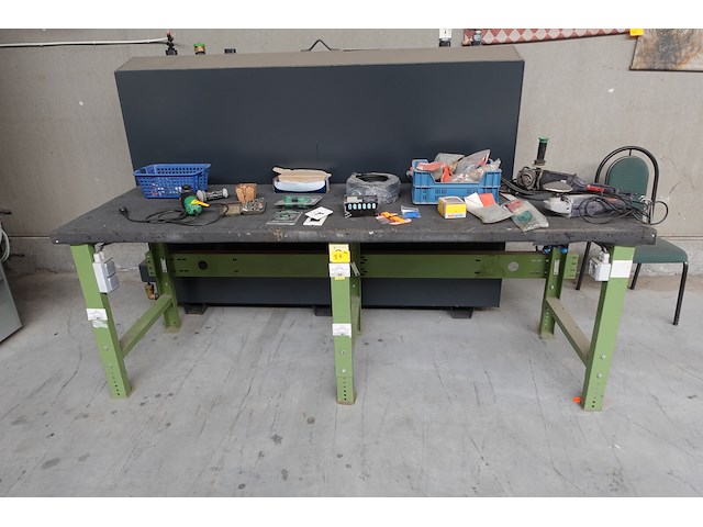 Metalen tafel - afbeelding 1 van  4