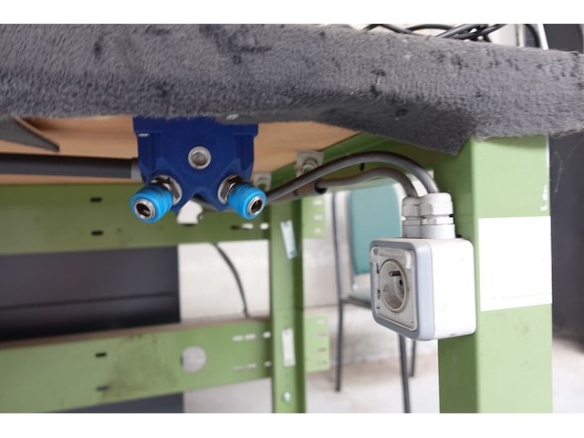 Metalen tafel - afbeelding 2 van  4