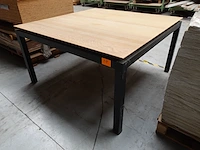 Metalen tafel - afbeelding 2 van  3