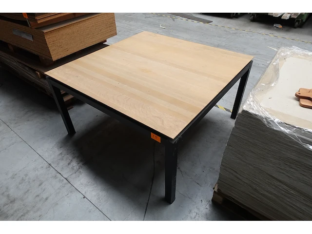 Metalen tafel - afbeelding 3 van  3