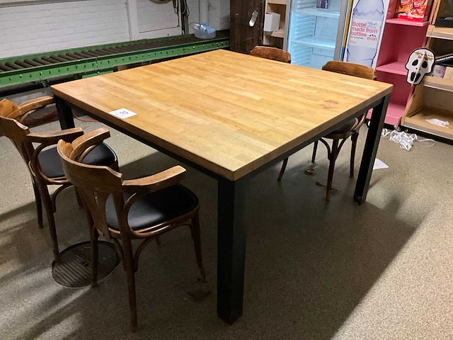 Metalen tafel - afbeelding 2 van  5