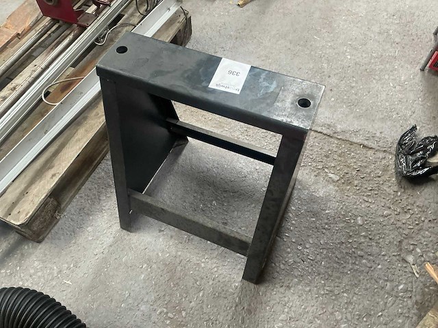 Metalen tafel - afbeelding 2 van  2