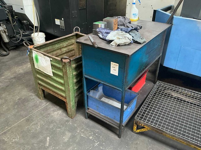 Metalen tafel - afbeelding 1 van  6