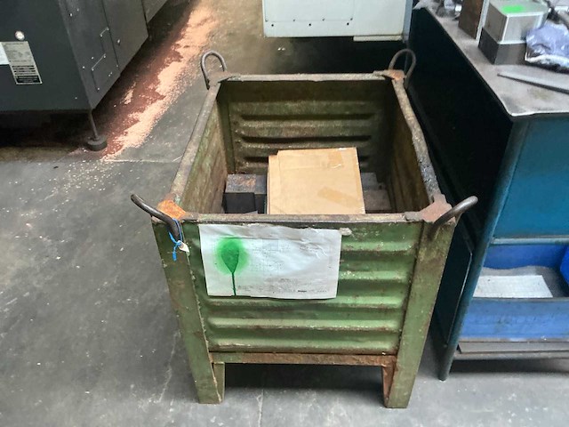 Metalen tafel - afbeelding 5 van  6