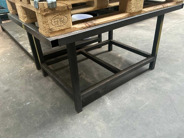 Metalen tafel - afbeelding 6 van  6