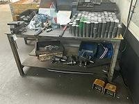 Metalen tafel - afbeelding 1 van  3