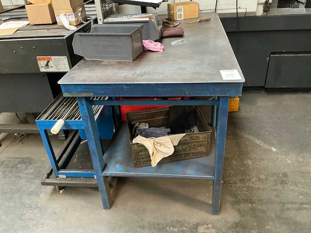 Metalen tafel - afbeelding 2 van  4