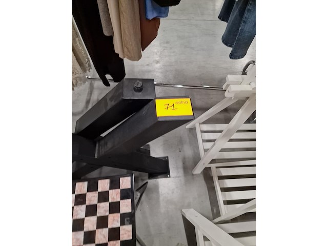 Metalen tafelonderstellen en houten schragen - afbeelding 1 van  5