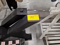 Metalen tafelonderstellen en houten schragen - afbeelding 1 van  5