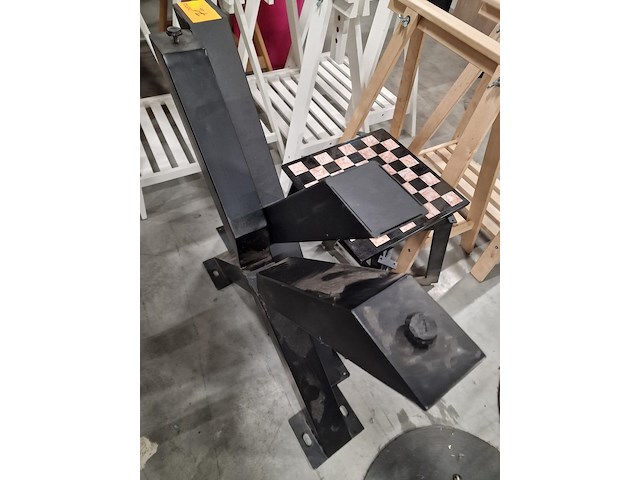Metalen tafelonderstellen en houten schragen - afbeelding 3 van  5