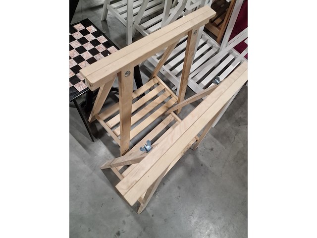 Metalen tafelonderstellen en houten schragen - afbeelding 5 van  5