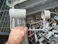 Metalen tank met verschillende steigerelementen - afbeelding 6 van  8