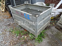Metalen tank met verschillende steigerelementen - afbeelding 8 van  8