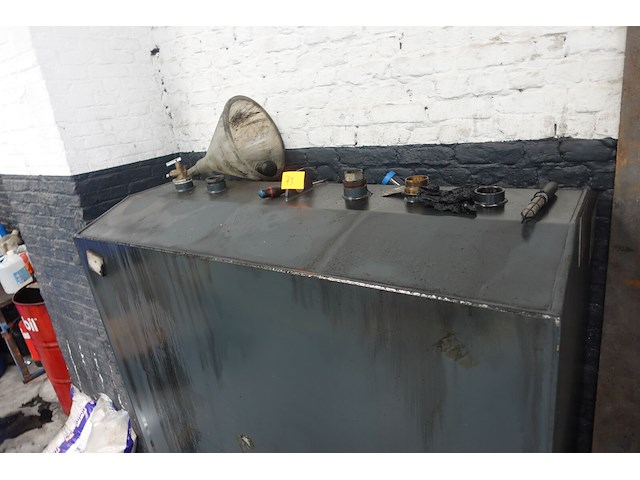 Metalen tank - afbeelding 3 van  3