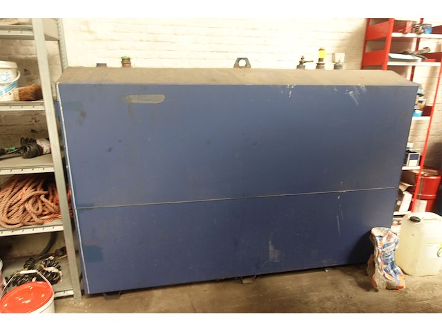 Metalen tank - afbeelding 1 van  3