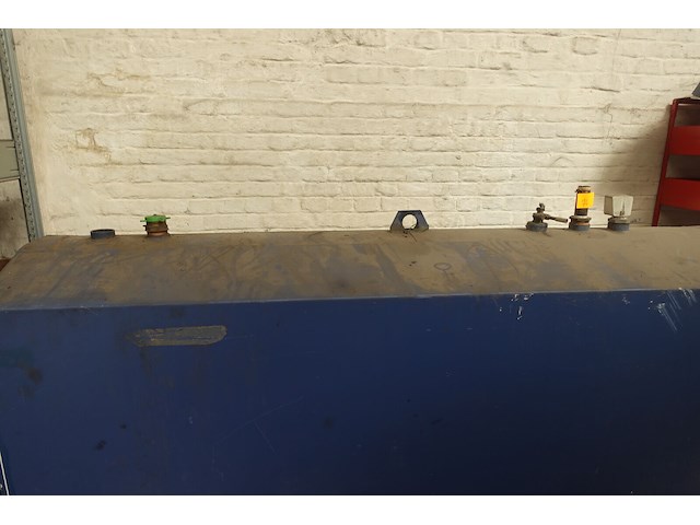 Metalen tank - afbeelding 2 van  3